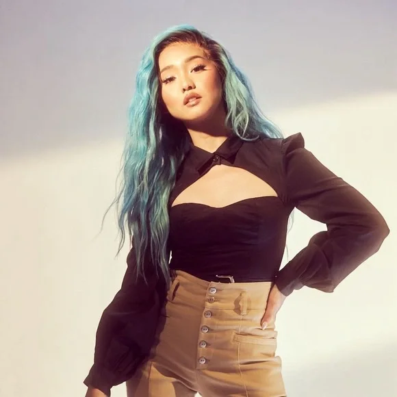 Eggie cut out top - Picture 1 of 4